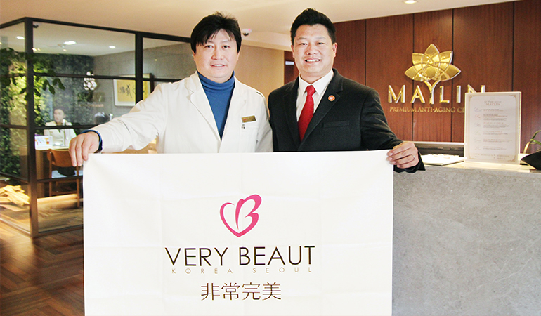 非常完美總裁鄭朝峰考察認(rèn)證韓國美琳皮膚科并與代表院長崔濬合影